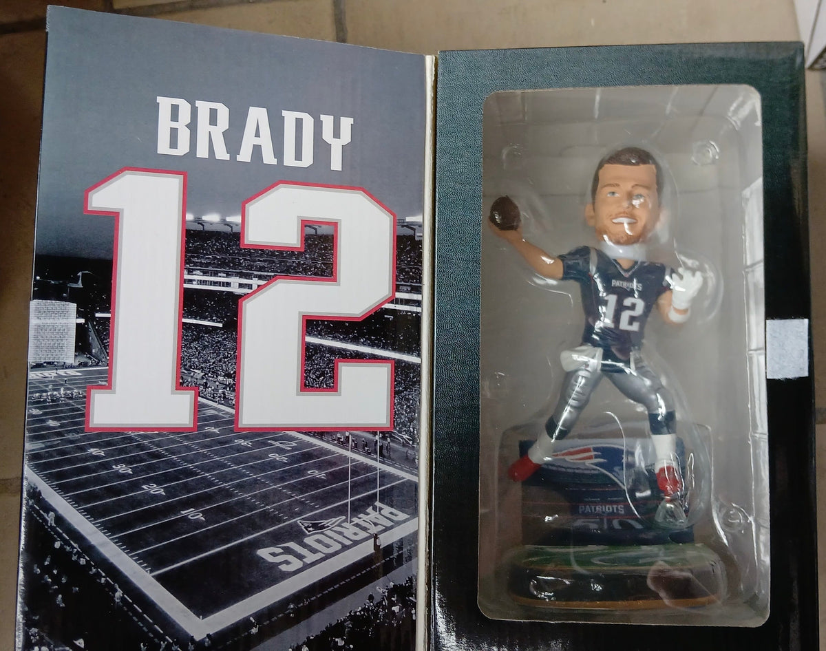 Tom Brady New England Patriots Locker Bobblehead Forever product image 1