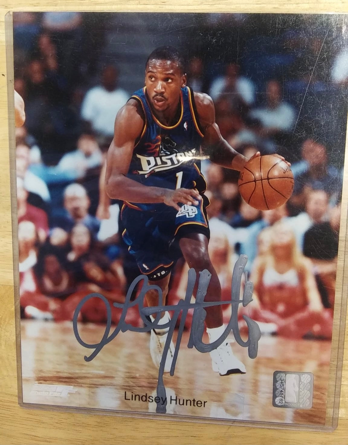 Lindsey Hunter Detroit Pistons Autographed 8x10 photo with product image 1