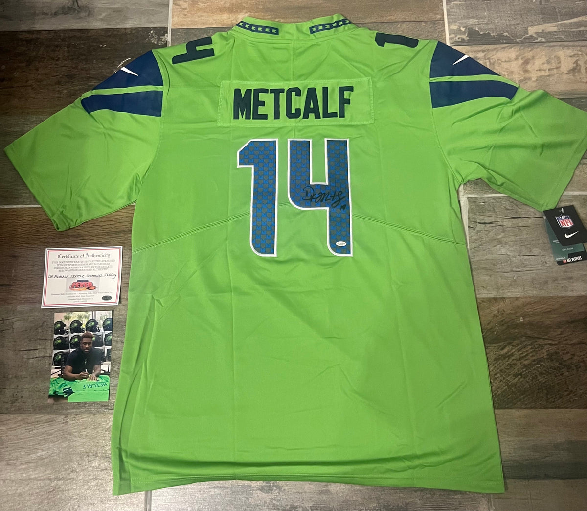 DK Metcalf autographed Seattle Seahawks jersey COA & Photo product image 1